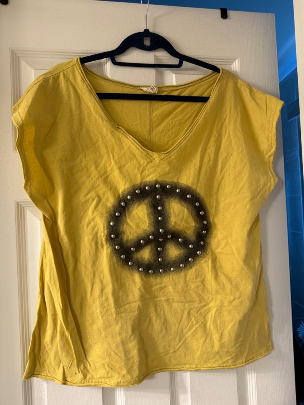 POL oversize fit Yellow Short-Sleeve V-Neck Tee with Studded Peace Sign